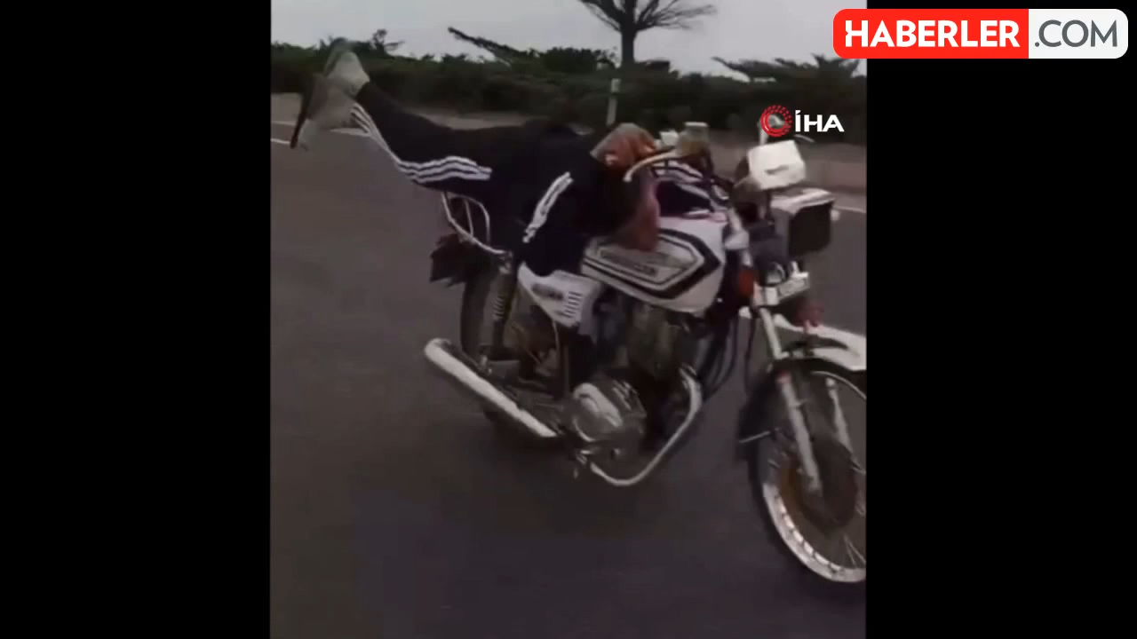 Yatarak Motosiklet Kullanan Sürücünün Ehliyeti İptal Edildi